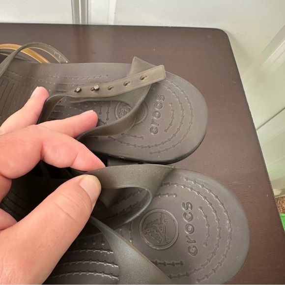 Crocs Huarache Brown Gold Strappy Wedge Sandal Shoes Womens Size 10 - Picture 6 of 8